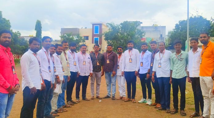 अपघात टाळण्यासाठी शिक्षक कॉलनी मित्र मंडळाच्या युवकांचा पुढाकार! केज-बीड हायवेवरील गतिरोधकांना ‘व्हाईट पट्टे’, प्रशासनाचे लक्ष वेधले*!