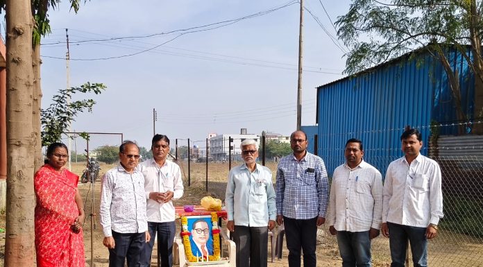 केज शहरातील नालंदा विद्यालयात महामानव विनम्र अभिवादन