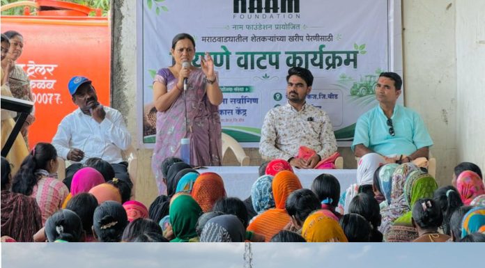 नाम फाऊंडेशन व नवचेतना संस्थेतर्फे १७०० गरजू शेतकऱ्यांना सोयाबीन बियाणे वाटप